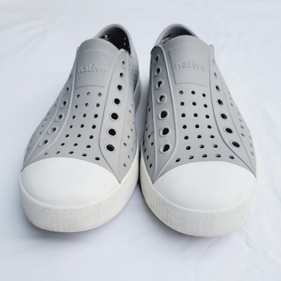 Native Unisex Gray Jefferson Slip-on Perforated Shoe - size M7/W9 - Picture 2 of 8